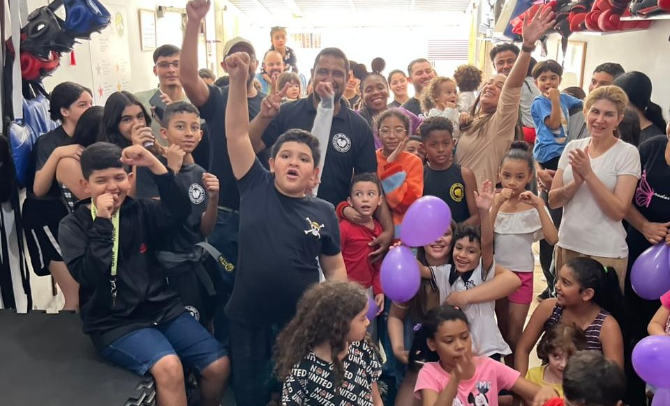 CT GARAGEM E VEREADORA ELSA CELEBRAM O DIA DAS CRIANÇAS COM DISTRIBUIÇÃO DE KITS NO JARDIM SANTA MARIA